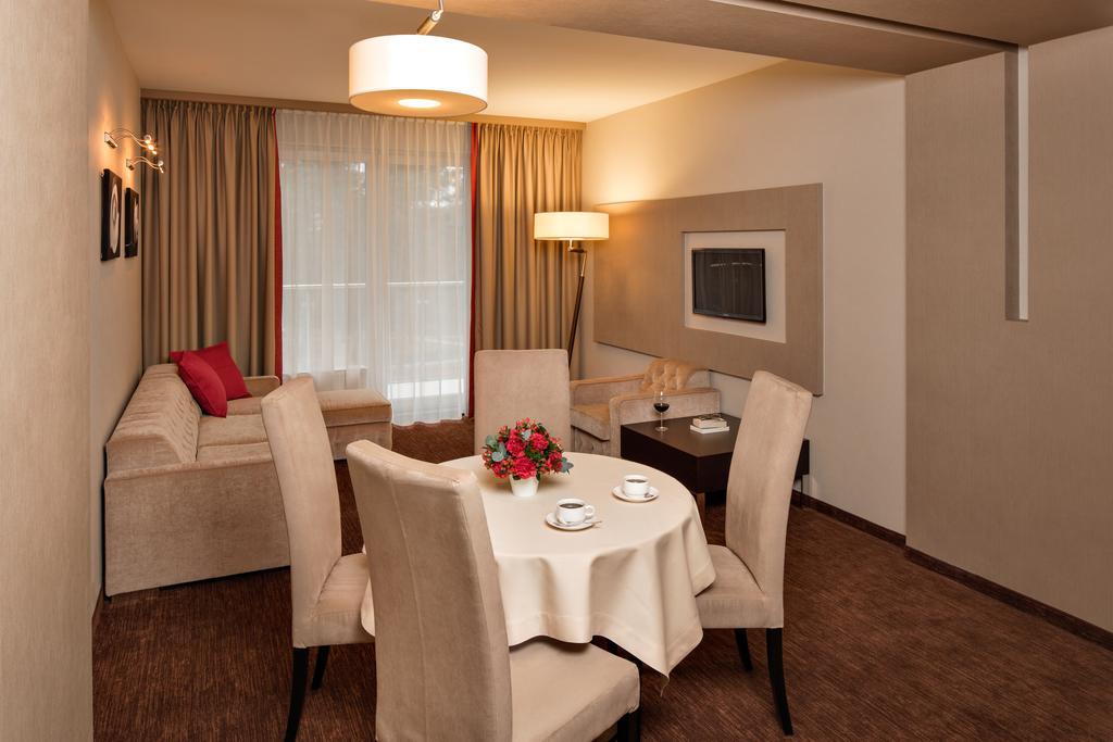 Z-Hotel Business & Spa Отвоцк Экстерьер фото