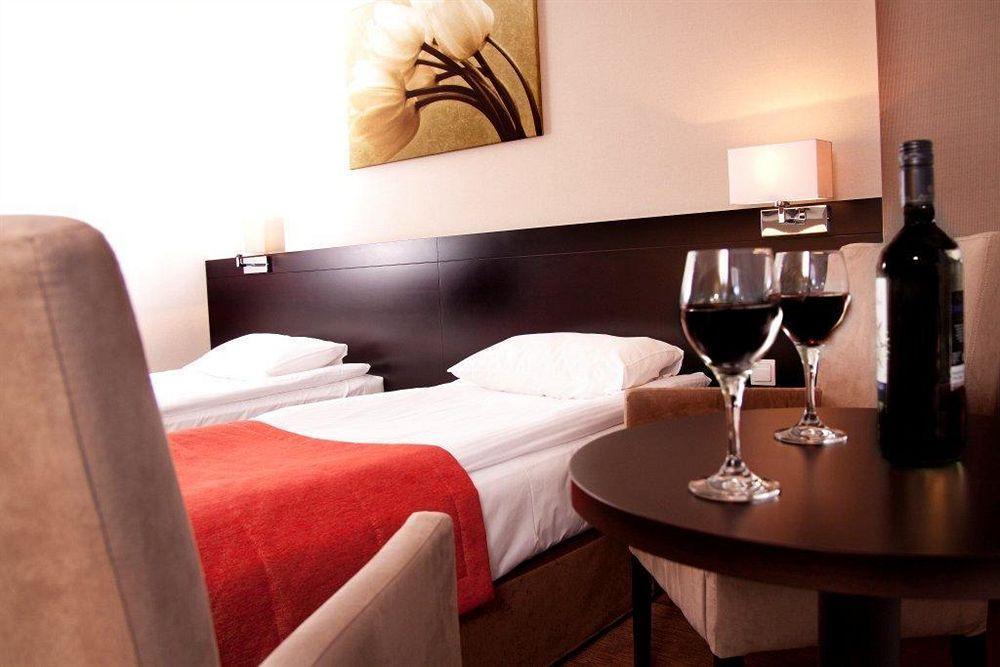 Z-Hotel Business & Spa Отвоцк Экстерьер фото