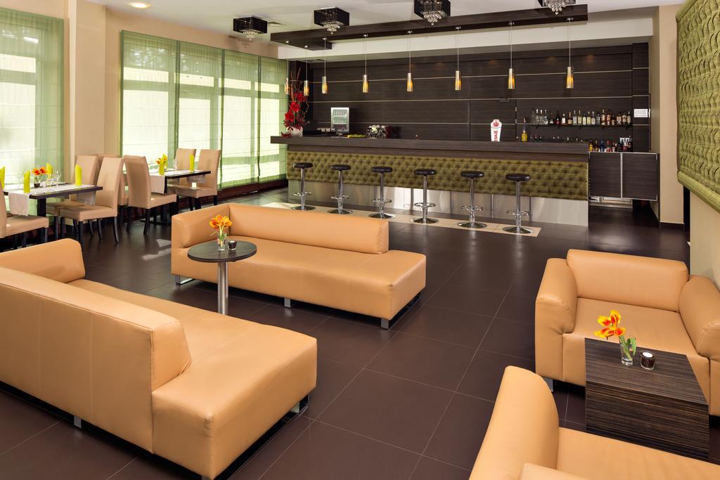 Z-Hotel Business & Spa Отвоцк Экстерьер фото